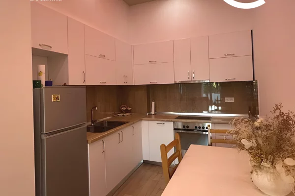 Shtepi me qera Apartament ne Tirane, 2+1, Mobilimi E mobiluar, Pagesa 800  Euro.