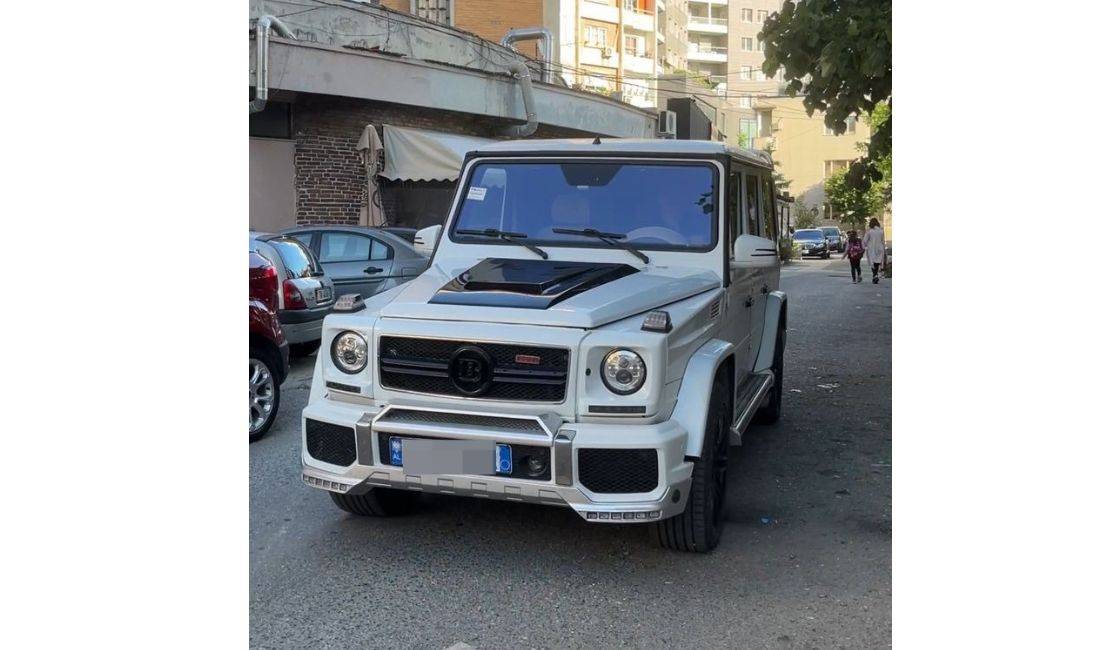 Jepet makina Mercedes-Benz G Wagon me qera ditore