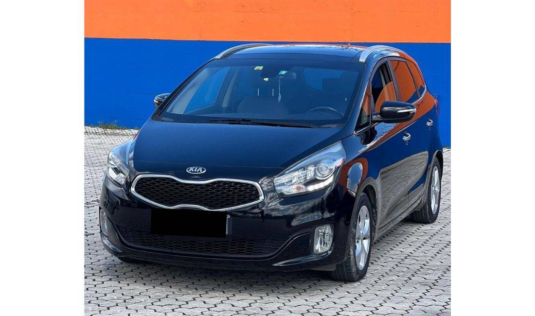 Jepet makine KIA 6+1 me qera duhe filluar nga 50 euro dita