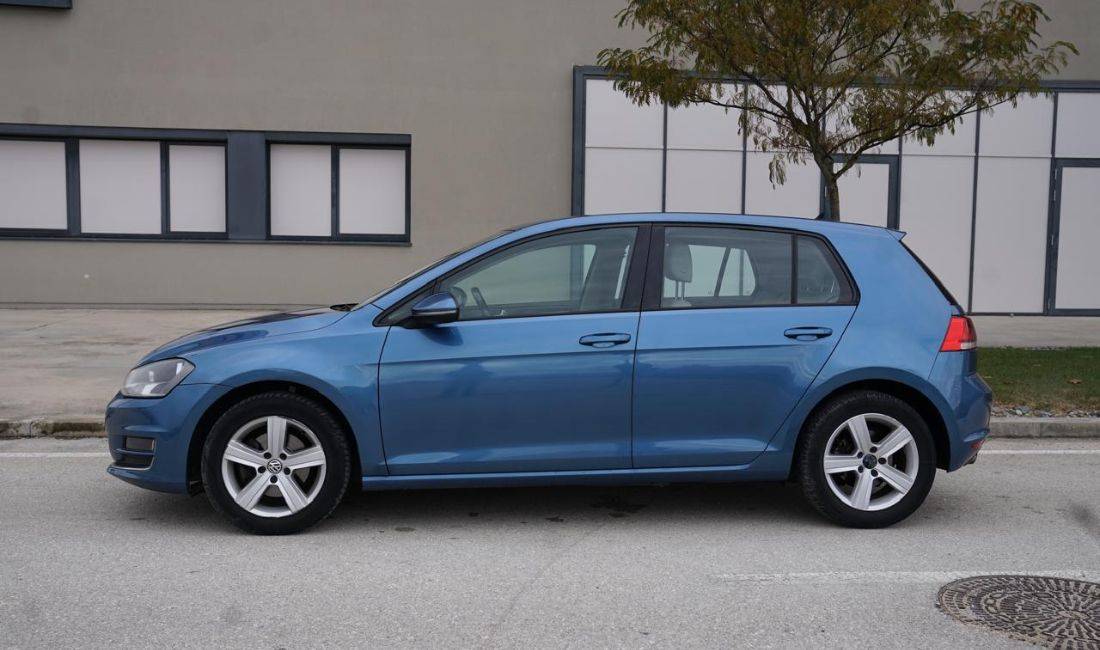 Jepet me qera makina Volkswagen Golf 7 duke filluar nga 35 euro dita