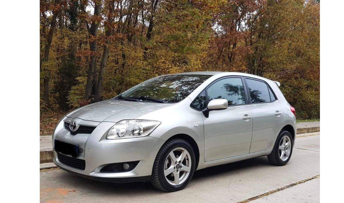 Jepet me qera Toyota auris duke filluar nga 35 euro ne dite