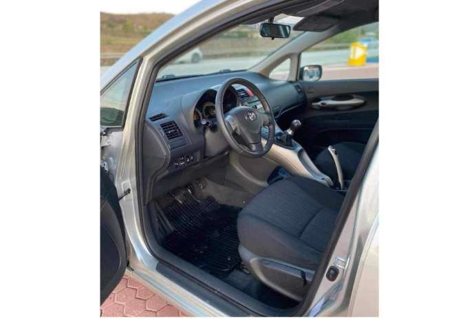 Jepet me qera Toyota Auris duke filluar nga 25 euro ne dite