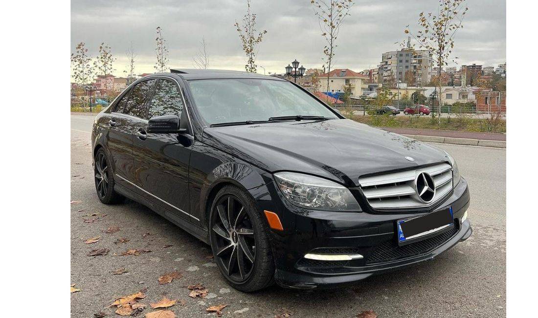 Jepet makina me qera Mercedes Benz C class 