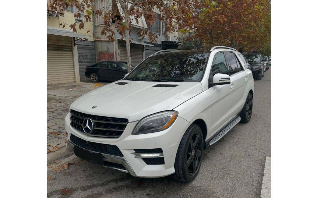 Jepet me qera makina Mercedes Benz ML per  75 euro 