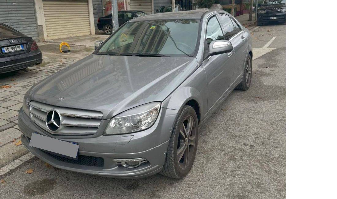 Jepet me qera Mercedes Benz C class per 50 euro 