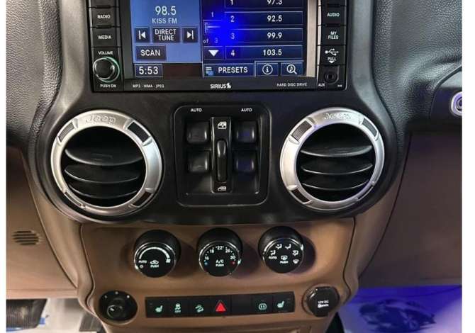 Auto in Vendita a Tirana, Jeep, 2011 gasoline-gas,Kambio Automatik Pagamento 25,500  Euro.