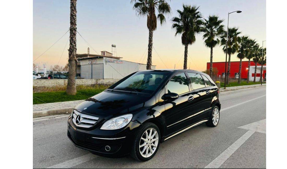 Jepet me qera makina Mercedes Benz B Class per 25 euro dita
