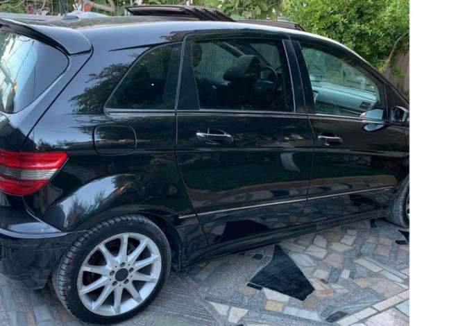 Jepet me qera makina Mercedes Benz B Class per 25 euro dita