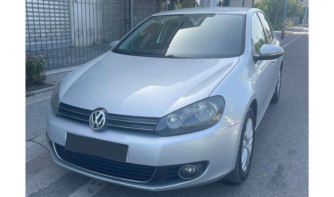 Jepet me qera Makina Volkswagen Golf 6+ per 35 euro dita