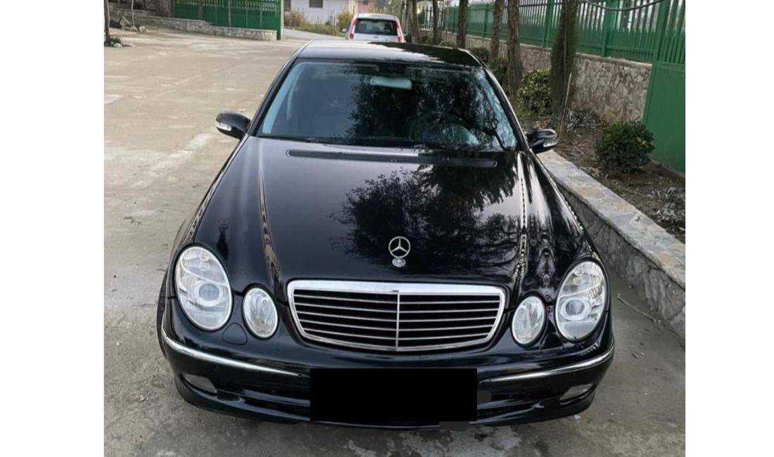 Jepet me qera makina Mercedes Benz E class per 20 euro dita 
