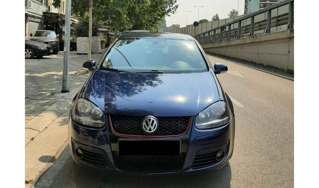 Jepet me qera makina Volkswagen Golf 5 per 33 euro dita 