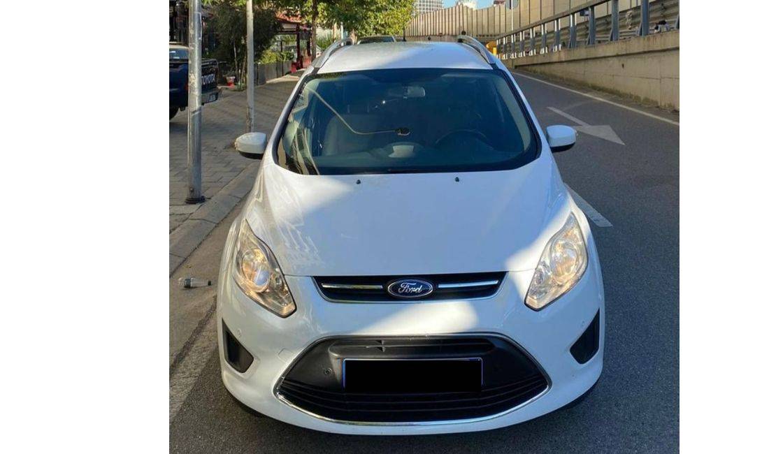 Jepet me qera makina Ford C Maxs per 35 euro dita