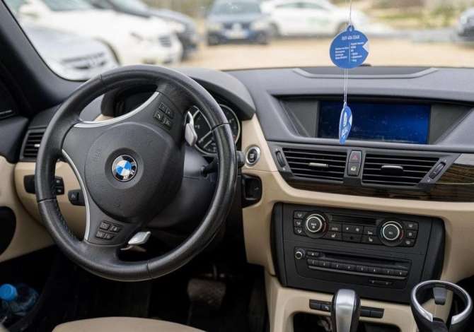 Jepet me qera makine BMW x1 40 euro dita