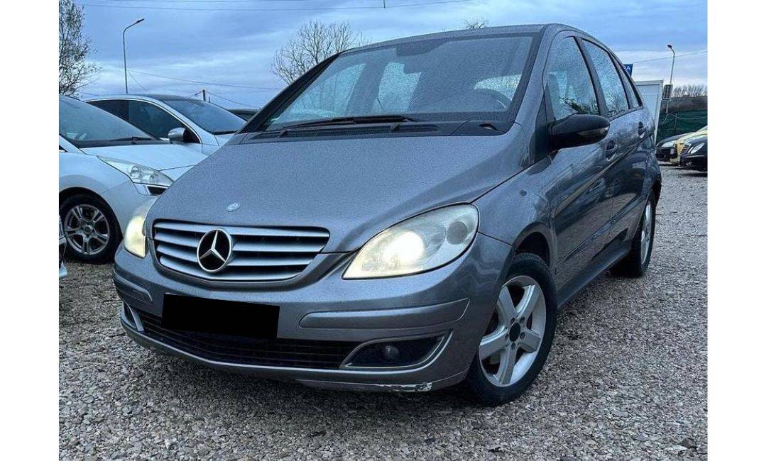 Jepet me qera makina Mercedes Benz B class per 25 euro