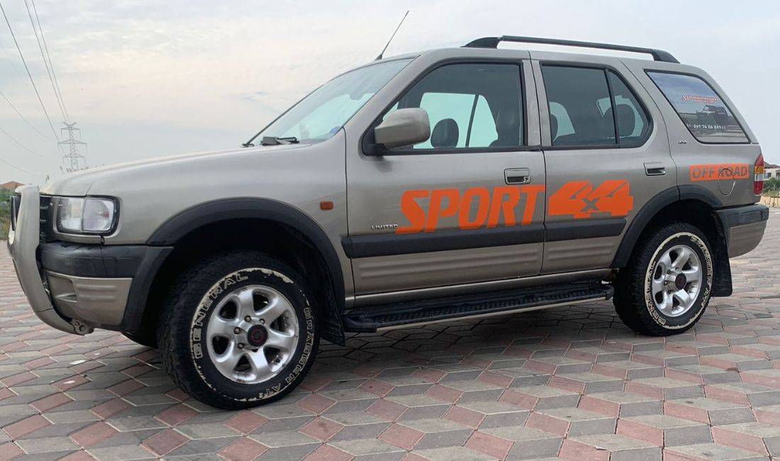 Jepet me qera Opel Frontera 4x4 per 60 euro dita