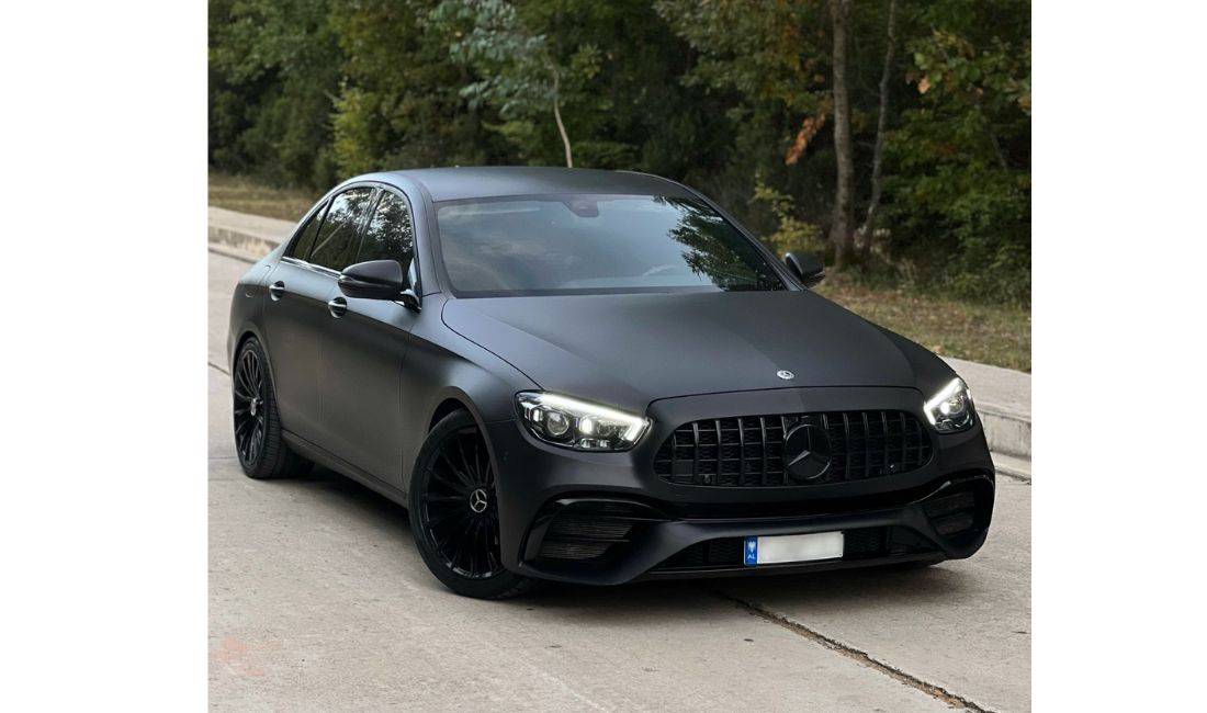 Makine  me qera ne Rinas Tirane Mercedes Benz E 220 duke filluar nga 210 euro dita