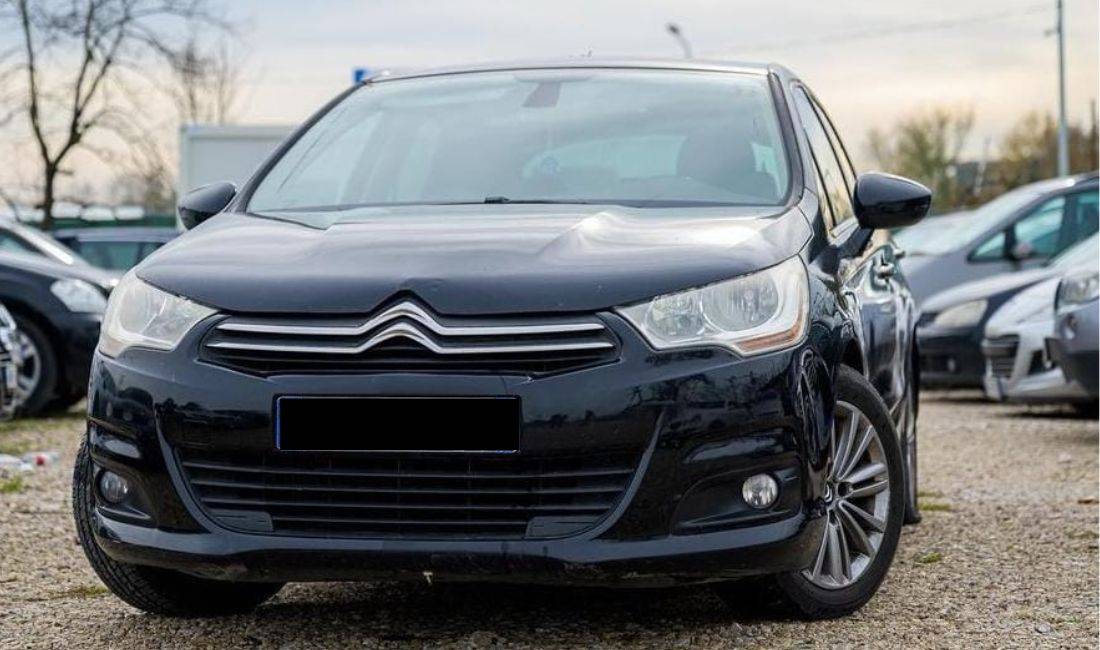 Jepet me qera makina Citroen c4 per 40 euro dita