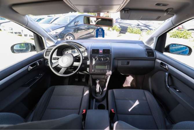 Jepet me qera makina Volkswagen Turan per 30 euro dita 