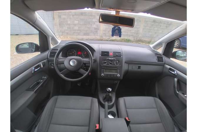 Jepet me qera makina Volkswagen Turan per 30 euro dita 