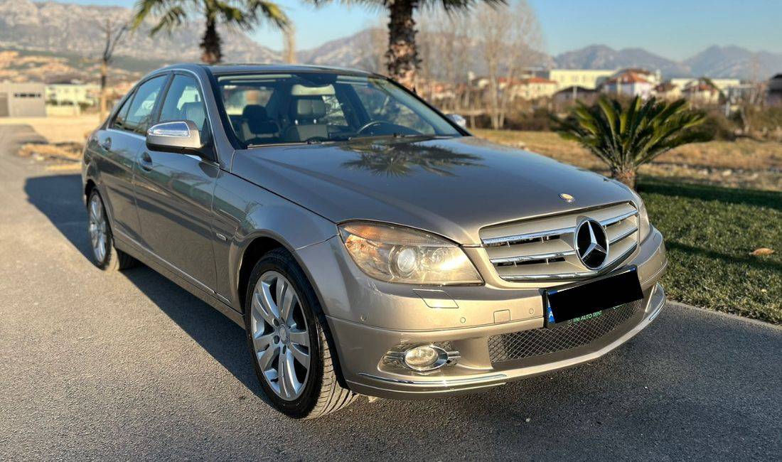 Jepet me qera makina Mercedes Benz C Class per 55 euro dita 