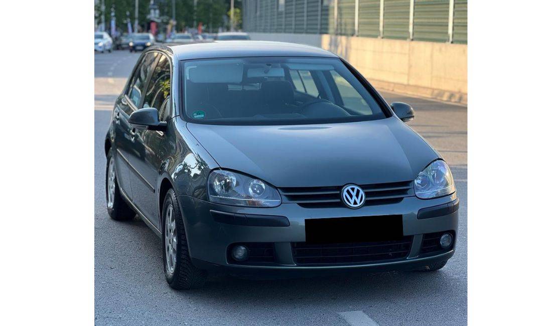 Makina ekonomike me qera Volkswagen Golf 5 duke filluar nga 25 euro