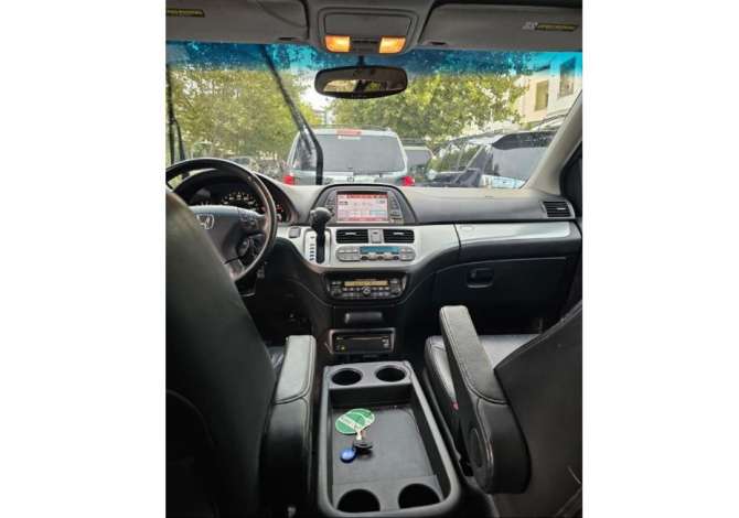 Makina me qera Honda odysse 7+1 vende per 100 euro +3 dite