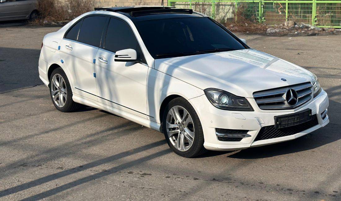 Makina Me Qera Benz C Class 220 per 40 Euro dita