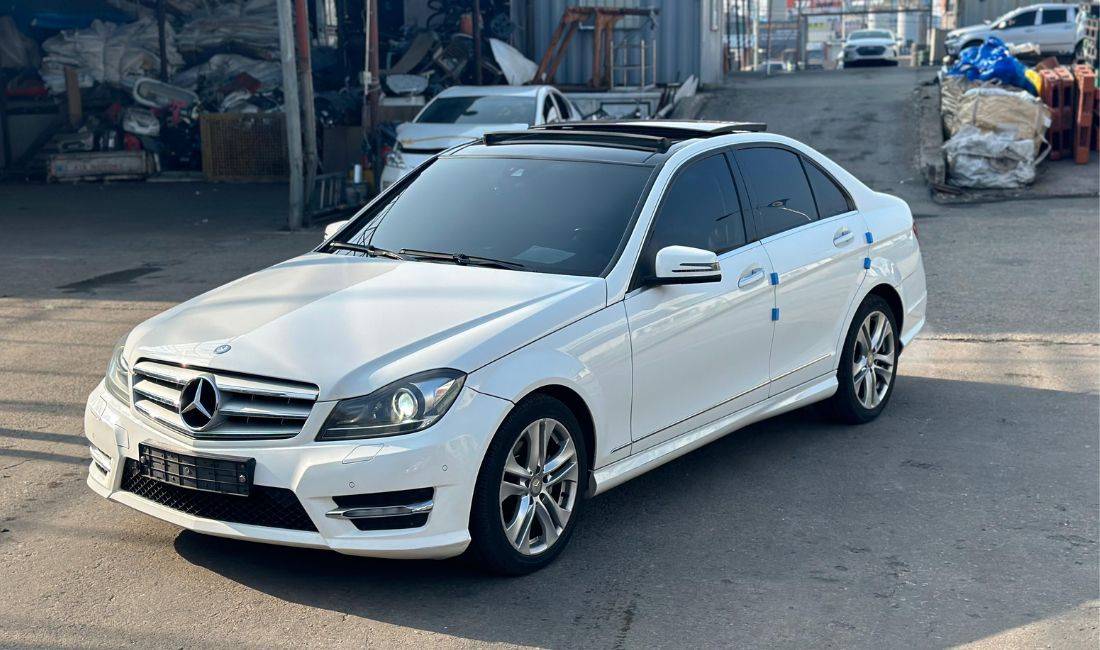 Makina Me Qera Benz C Class 220 duke filluar nga 40 Euro dita