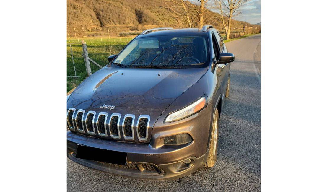 Makina me qera Jeep Cheroke per 70 euro dita 