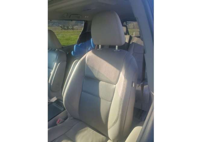 Makina me qera Toyota Sienna per 90 euro dita 