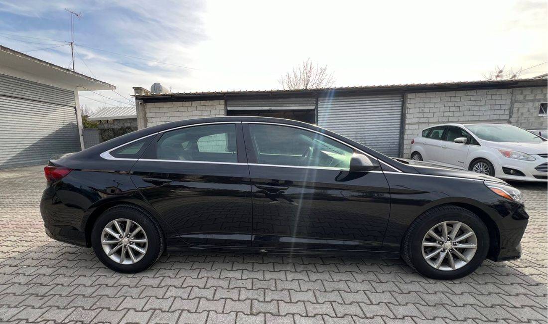 Makina me qera HYUNDAI SONATA per 65 euro dita