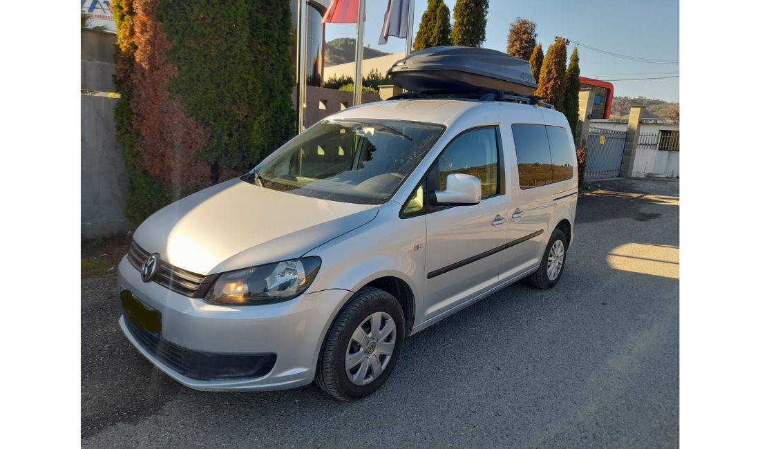 Makina me qera Volkswagen touran per 35 euro dita 
