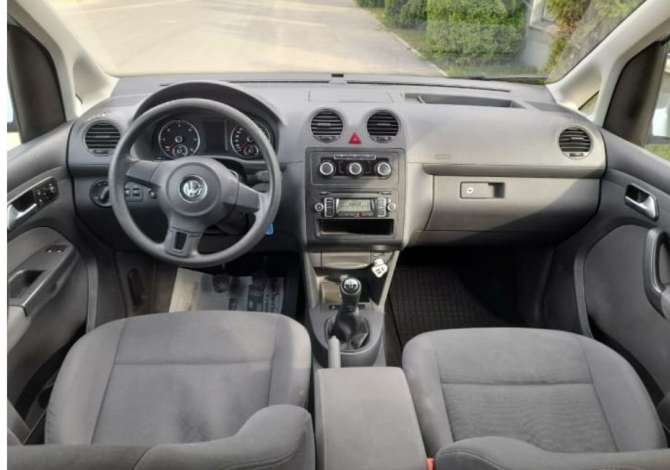 Makina me qera Volkswagen touran per 35 euro dita 