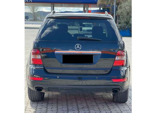 Makina me qera Mercedes Benz Ml per 50 euro dita +5 dite