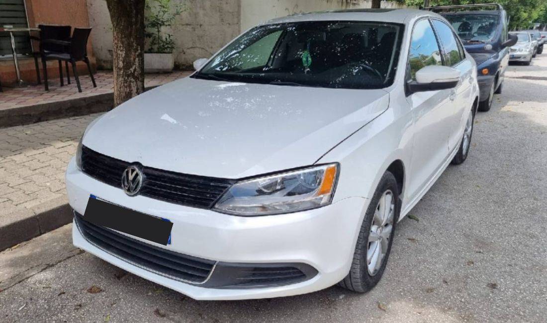Makina me qera Volkswagen Jetta per 40 euro