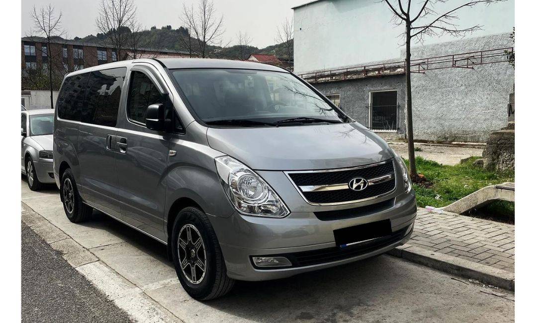 Furgon 8+1 vendesh me qera Hyundai Starex duke filluar nga 90 euro dita