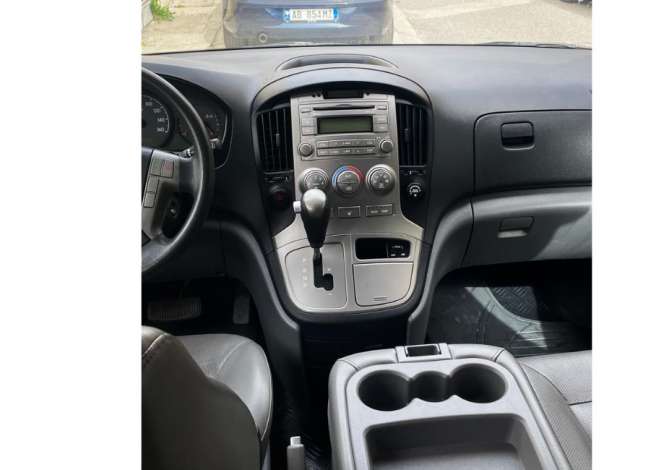 Furgon 8+1 vendesh me qera Hyundai Starex duke filluar nga 90 euro dita