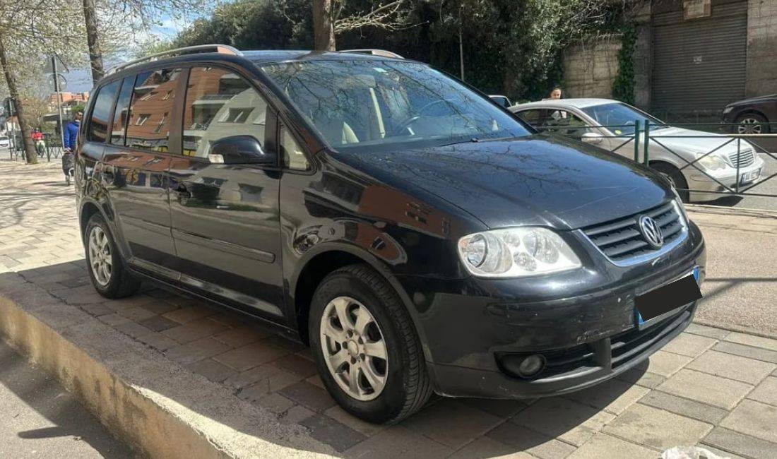 Makina me qera Touran per 35 euro dita