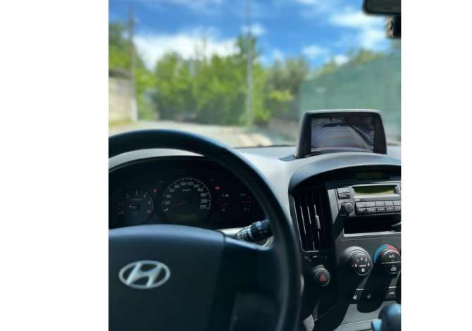 Furgon me qera Hyundai Grand Starex duke filluar nga  90 euro dita