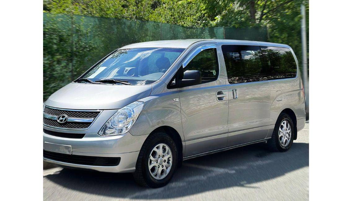 Furgon me qera Hyundai Grand Starex duke filluar nga  90 euro dita