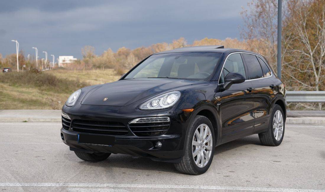 Makina me qera Porsche Cayenne per 95 euro dita.