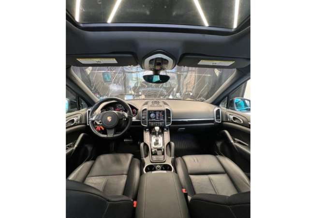 Makina me qera Porsche Cayenne per 95 euro dita.