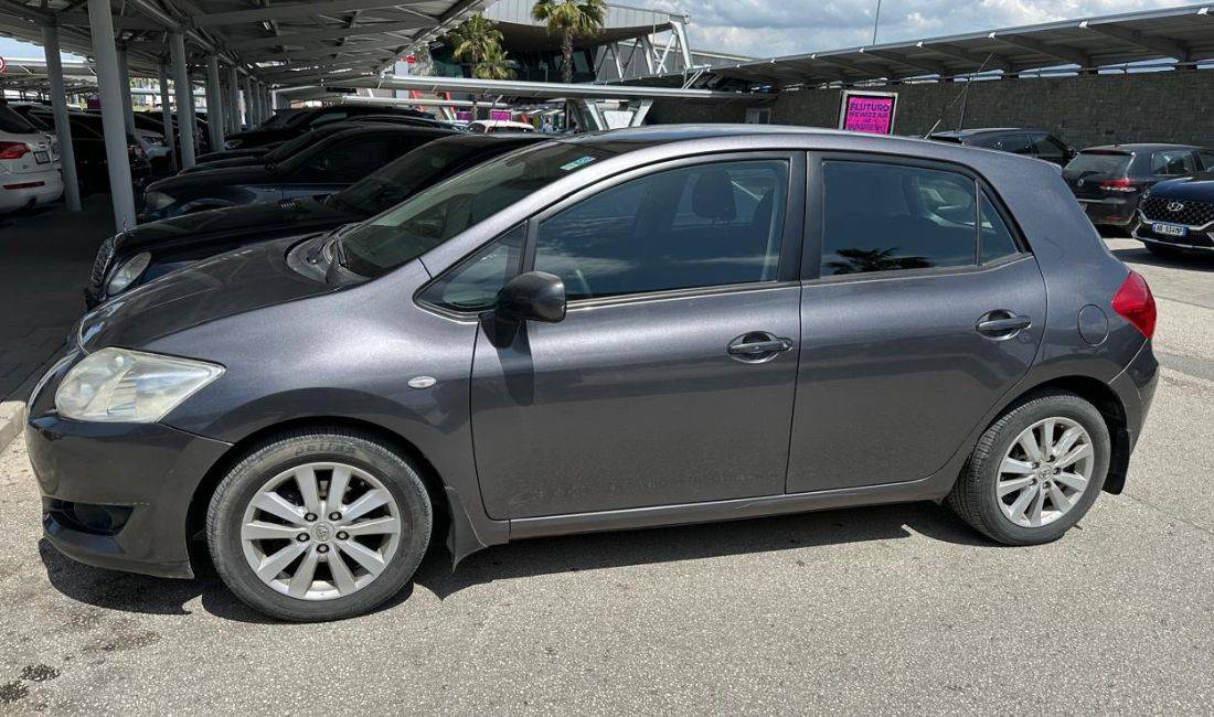 Makina me qera Toyota per 35 euro dita