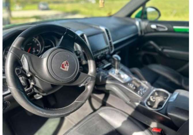 Makina me qera Porsche per 140 euro dita