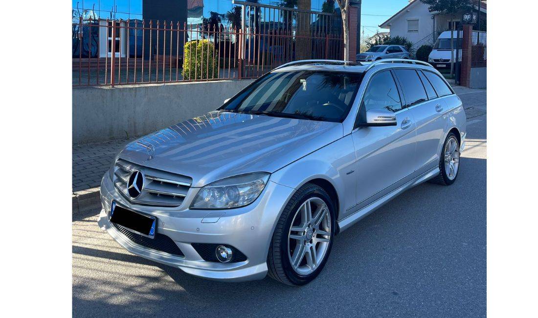 Makina me qera me portobagazh Mercedes Benz per 35 euro