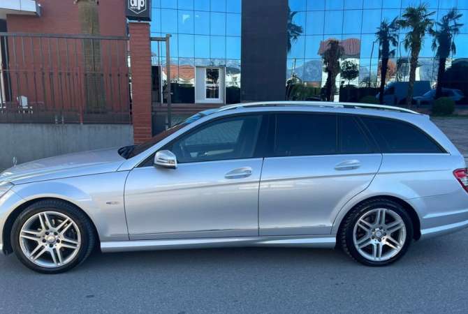 Makina me qera me portobagazh Mercedes Benz per 35 euro