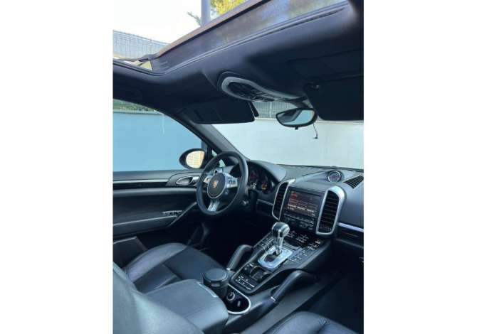 Makina me qera Porsche Cayenne per 105 euro dita