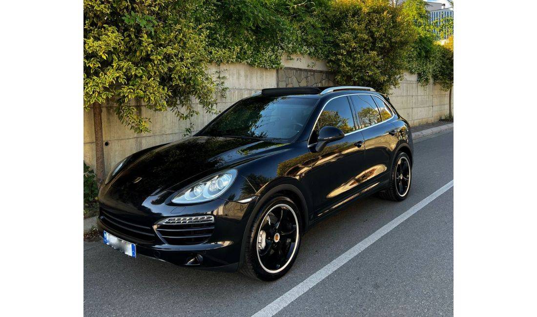 Makina me qera Porsche Cayenne per 105 euro dita