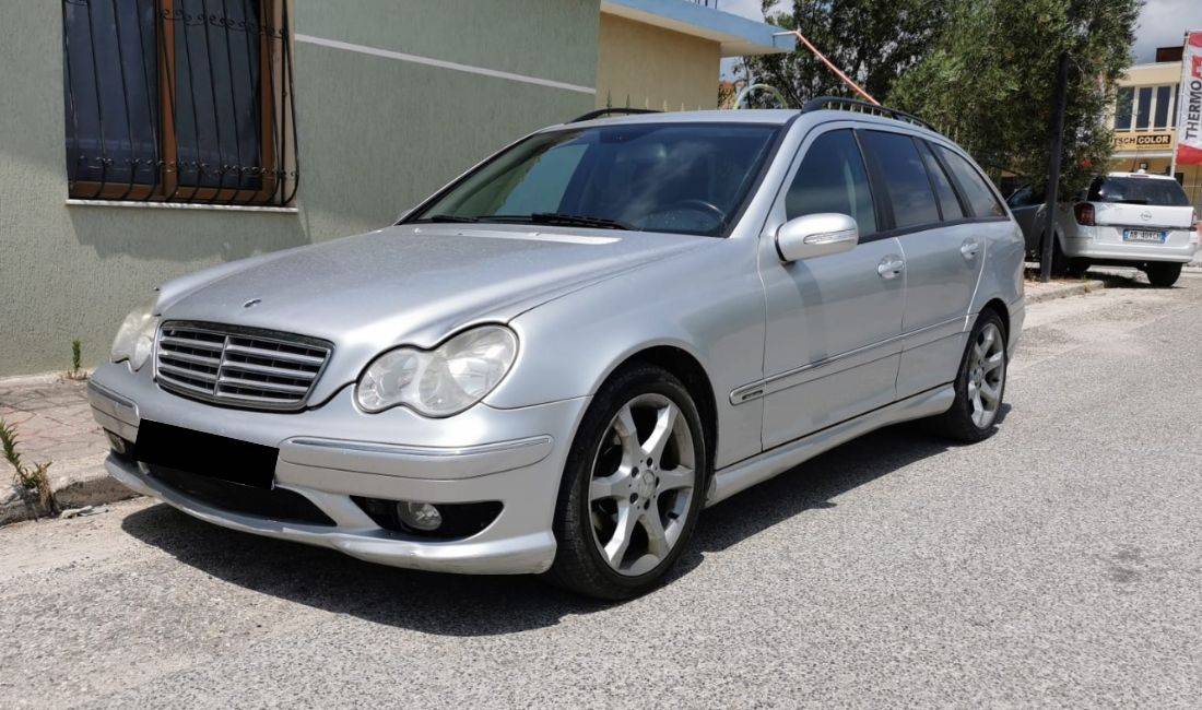 Makina me qera me portobagazh Mercedes Benz C class per 30 euro