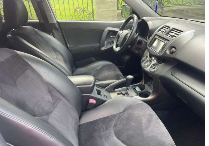 Makina me qera Toyota per 65 euro dita